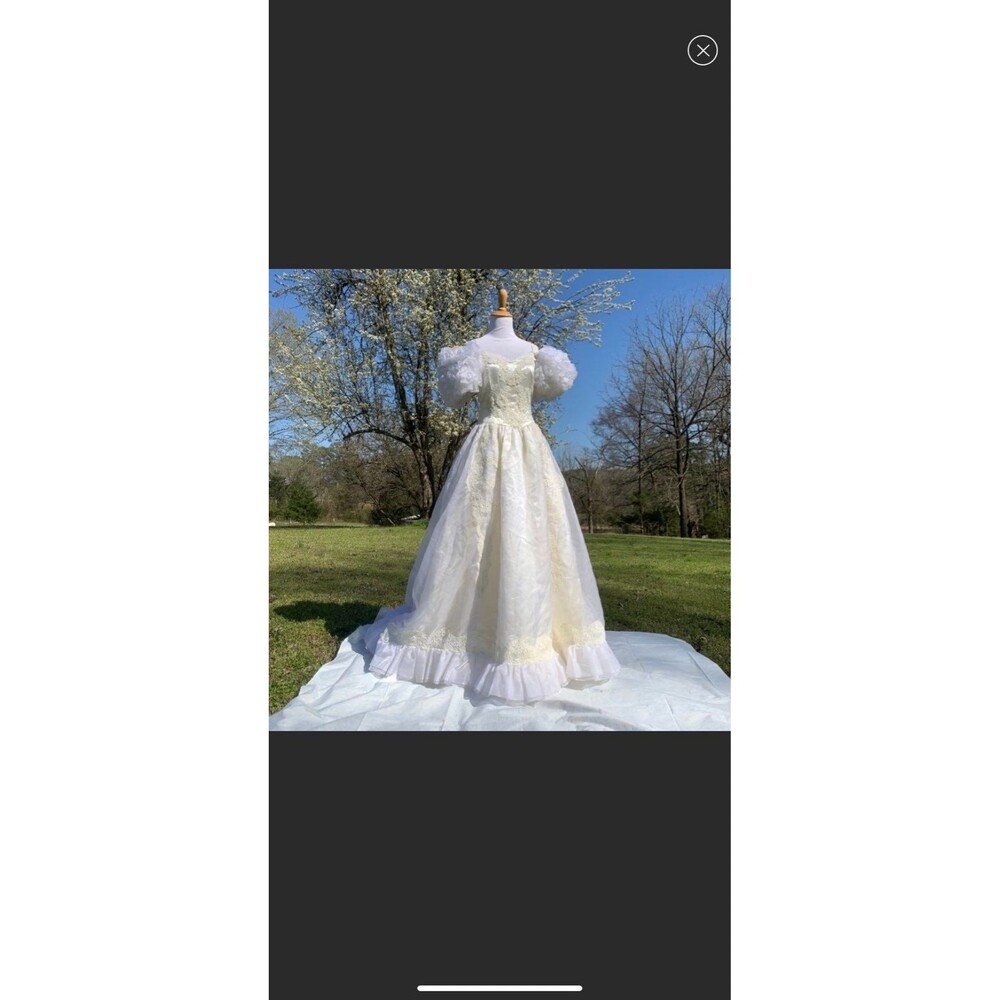 Vintage Off-White Sweetheart Off-Shoulder Wedding Formal Dress Beaded Ruffle